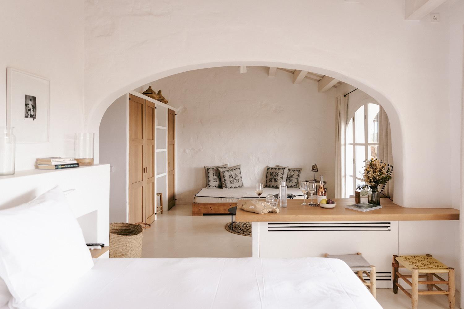 Aperçu d’une chambre à l’hôtel minimaliste Torre Vella, à Minorque © Céline Hamelin