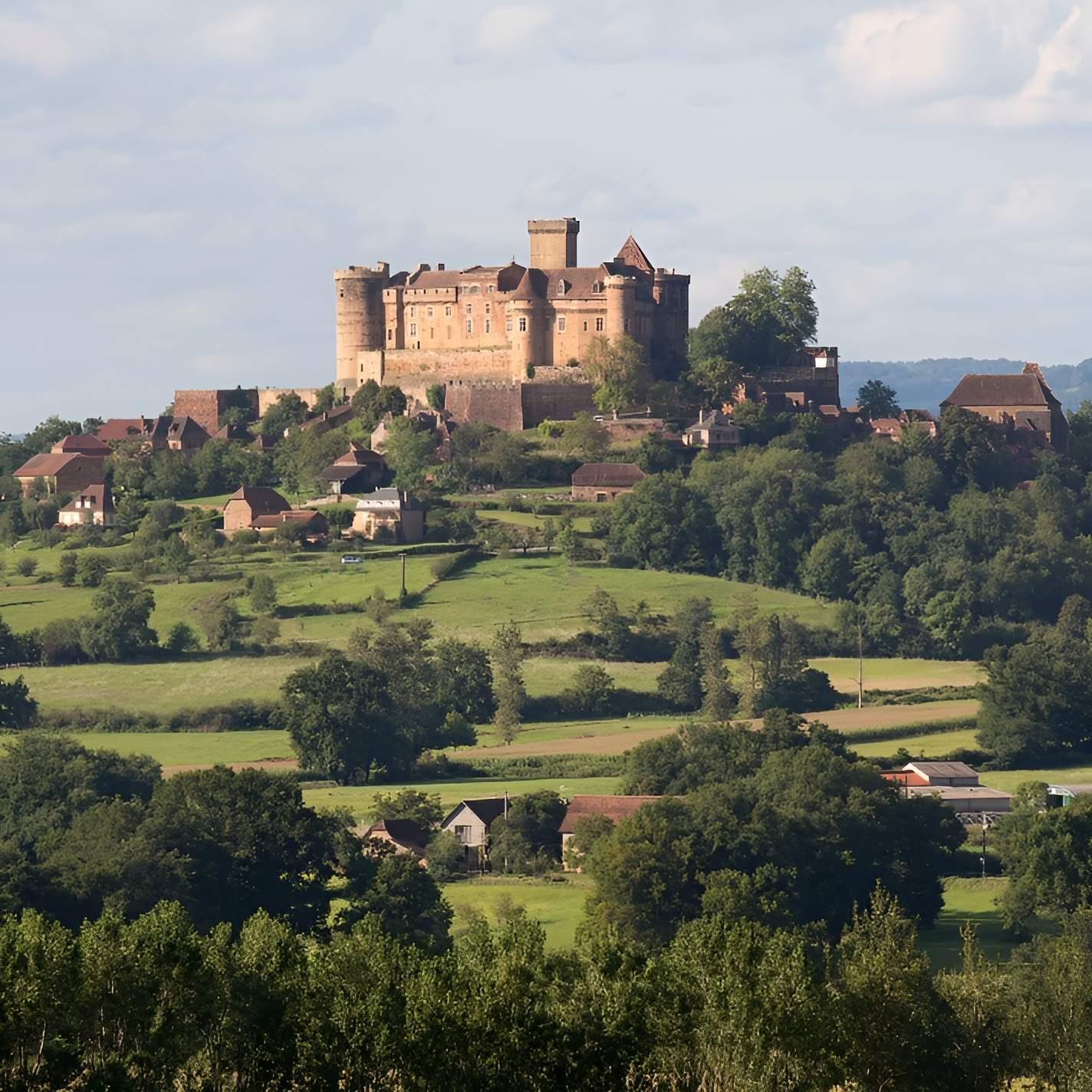 Château de Castelnau-Bretenoux dans le Haut-Quercy en Dordogne © Château de Castelnau-Bretenoux