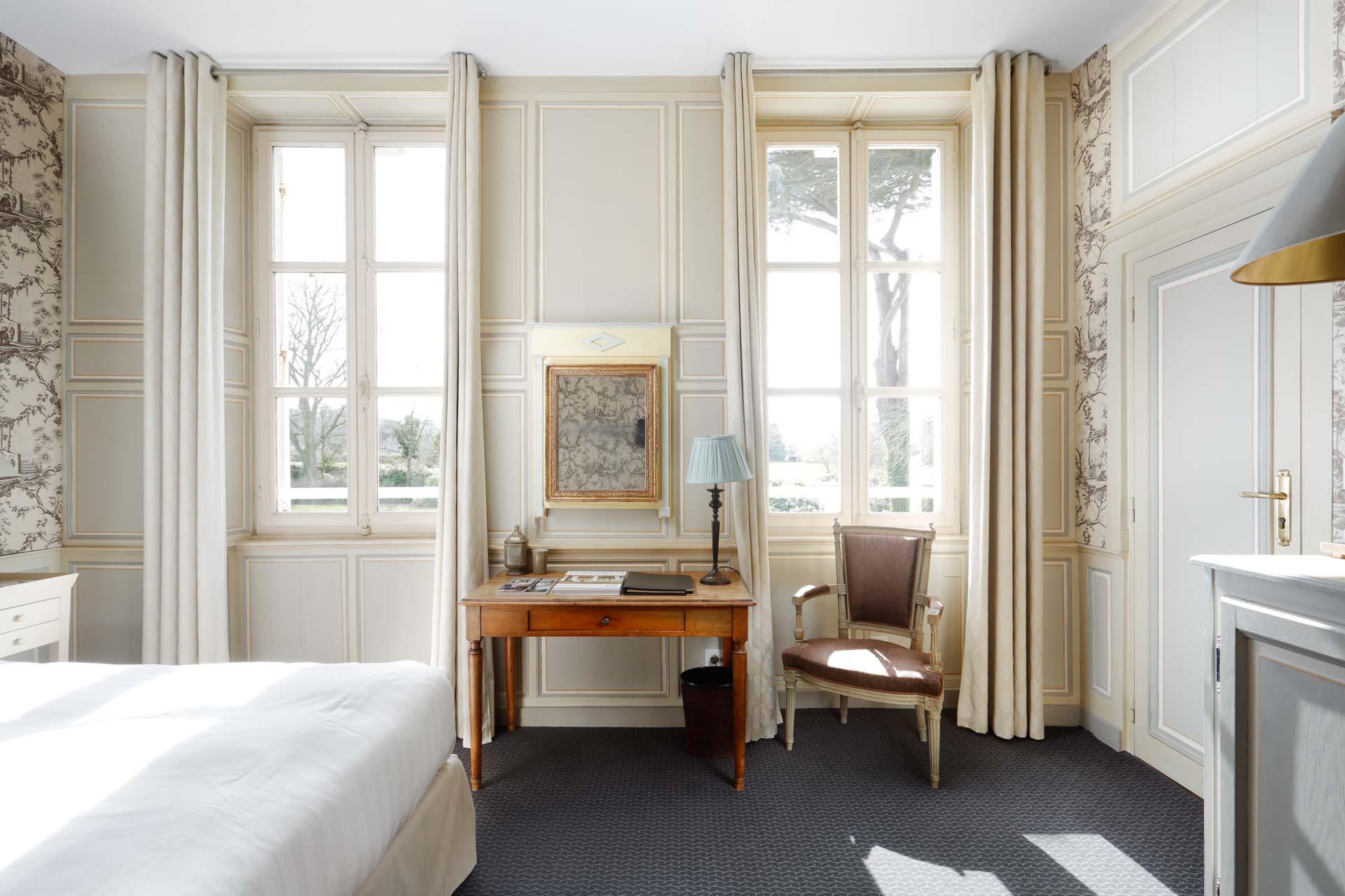 Chambre au Château de la Chenevière © Philippe Beuf