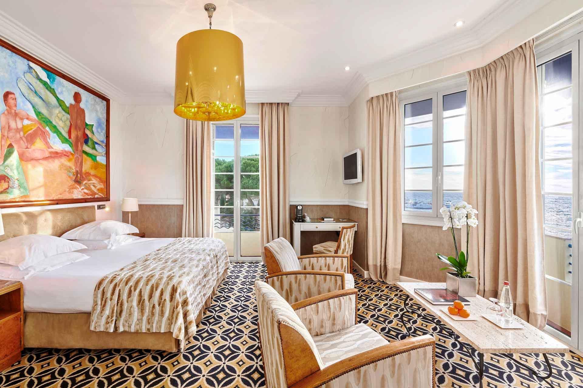 Une chambre dans l’hôtel 5 étoiles © Hôtel Belles Rives