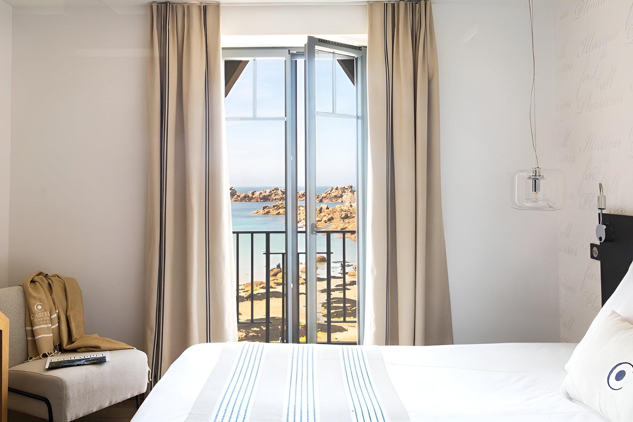 Chambre avec vue mer au Castel Beau Site à Ploumanac’h en Bretagne © Castel Beau Site H8 Collection