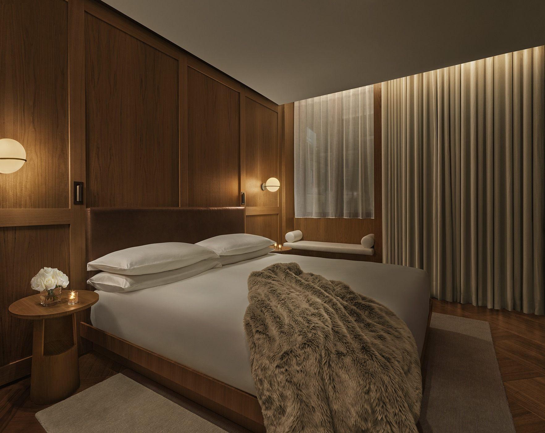 Chambre minimaliste et élégante du Rome EDITION, hôtel 5 étoiles à Rome © The Rome EDITION