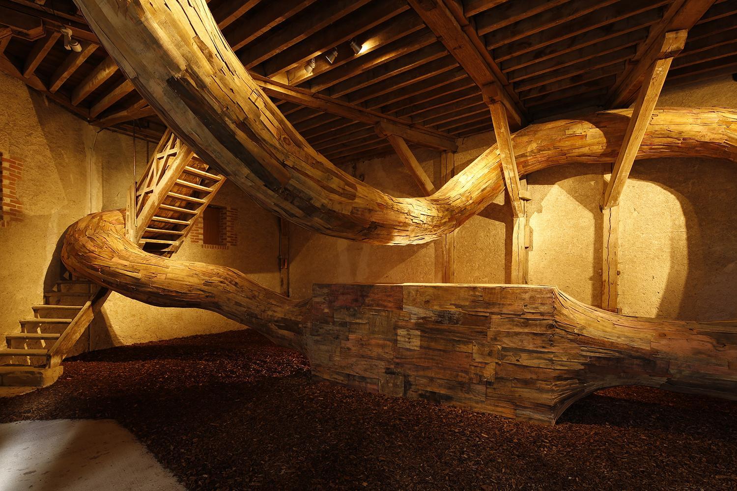 Momento fecundo, installation d’Henrique Oliveira au Domaine de Chaumont-sur-Loire, 2014 - © Éric Sander