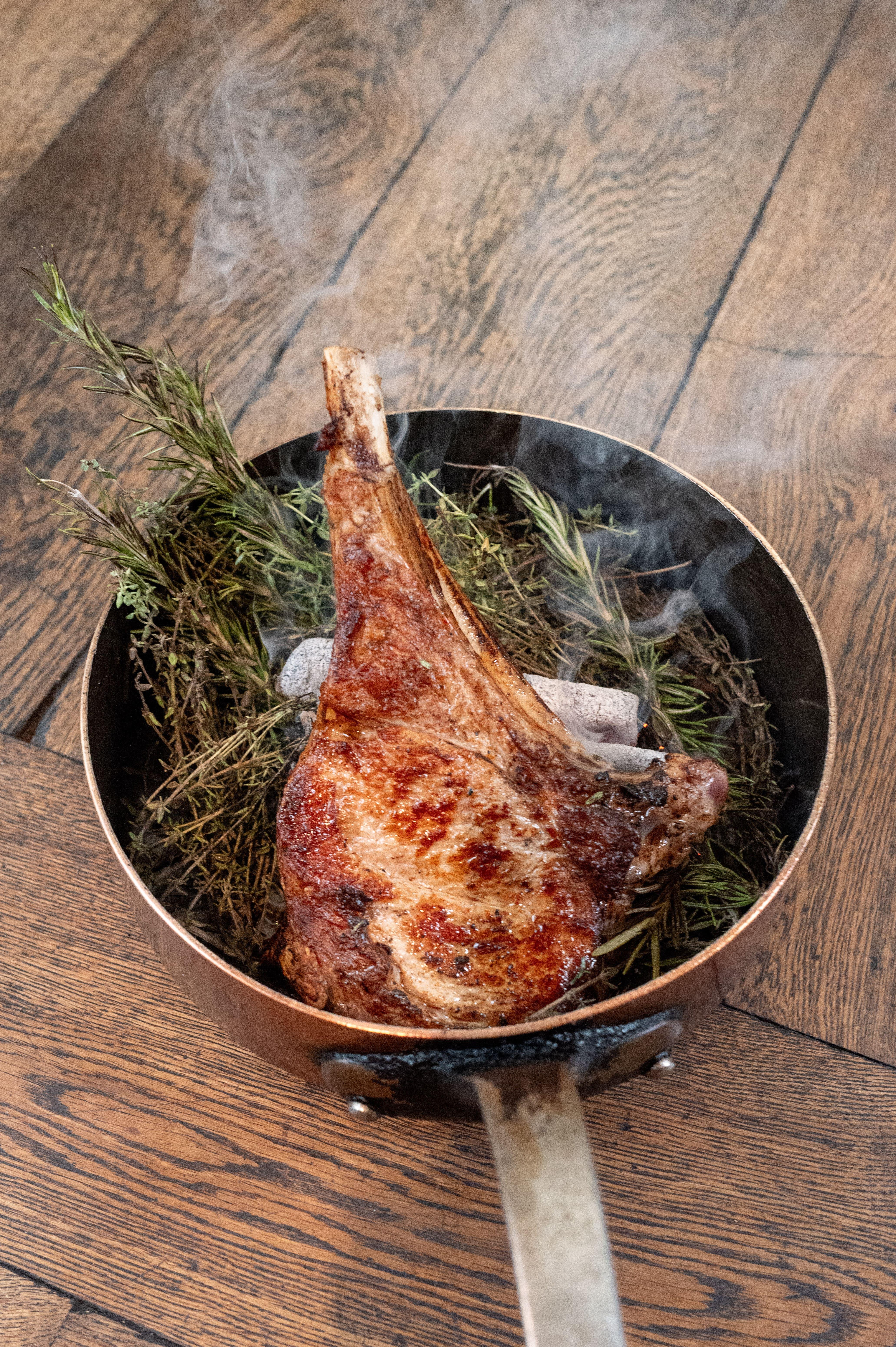 La Côte de veau du restaurant Les Petits Parisiens © Les Petits Parisiens