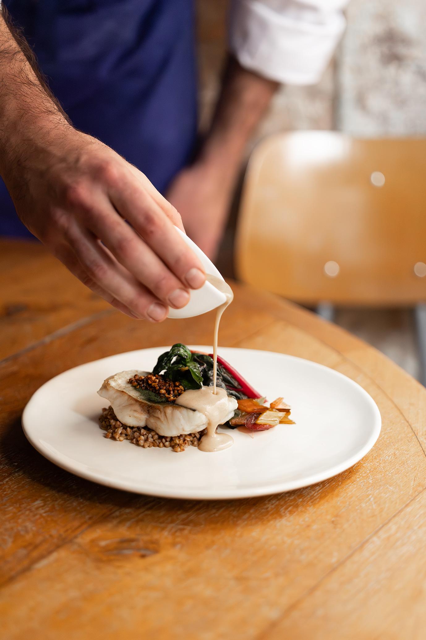 Le poisson servi avec des cime di rap © Maki Manoukian 