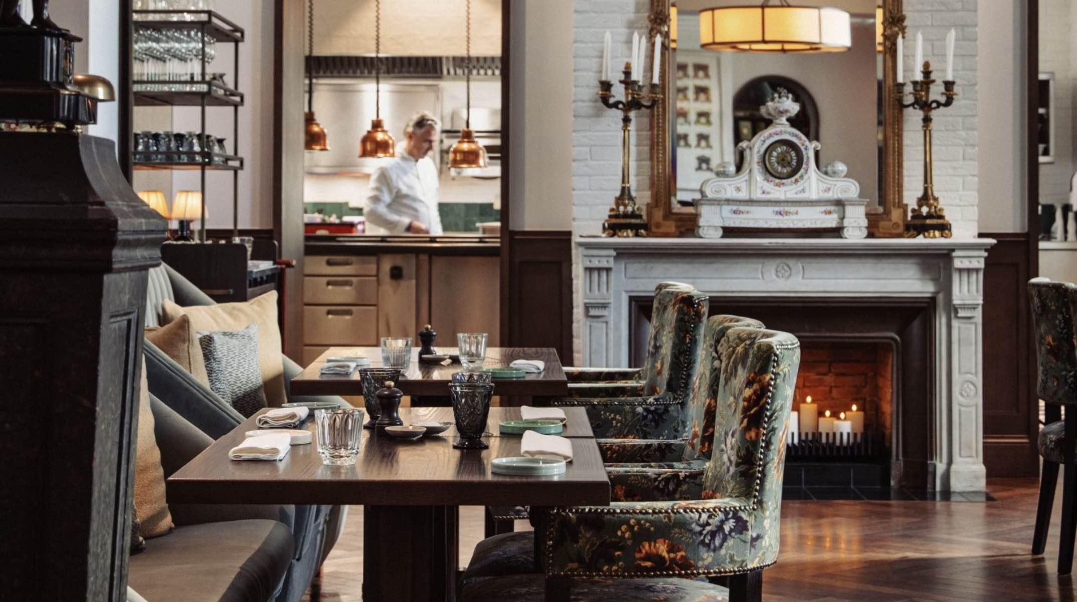 Le chef triplement étoilé Jérôme Banctel à la tête des cuisines de l’hôtel © La Maison d’Estournel