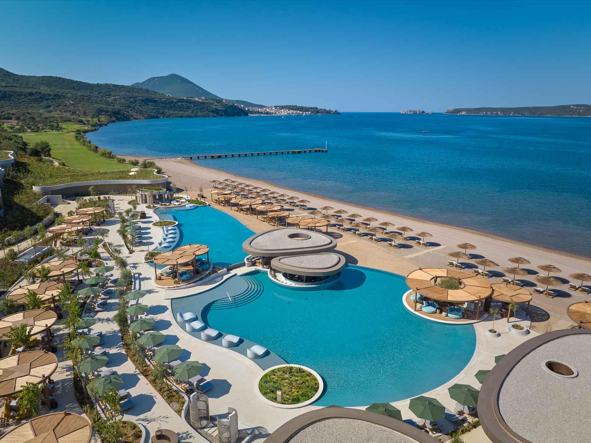 Ormos Beach Club © Mandarin Oriental Costa Navarino