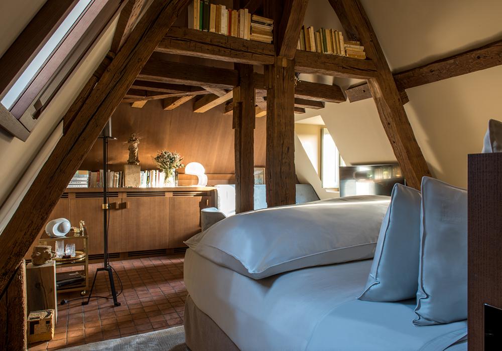 L’hôtel dans le Marais Cour des Vosges © Gdelaubier L’hôtel dans le Marais Cour des Vosges © Gdelaubier
