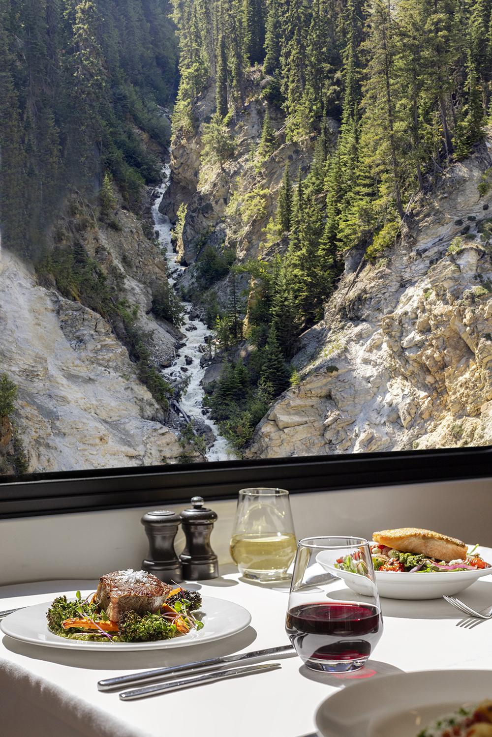 Le déjeuner à bord du Rocky Mountaineer 