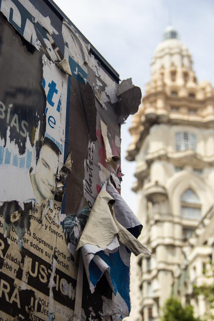 Sur l’Avenida de Mayo – au loin le Palacio Barolo | © Nicolas Tapia