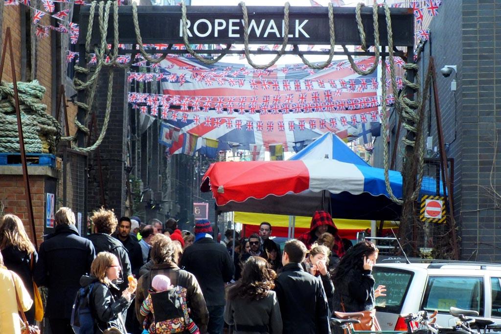 Le marché de Maltby Street le samedi matin, simplement surnommé Ropewalk | © Tavi Ionescu