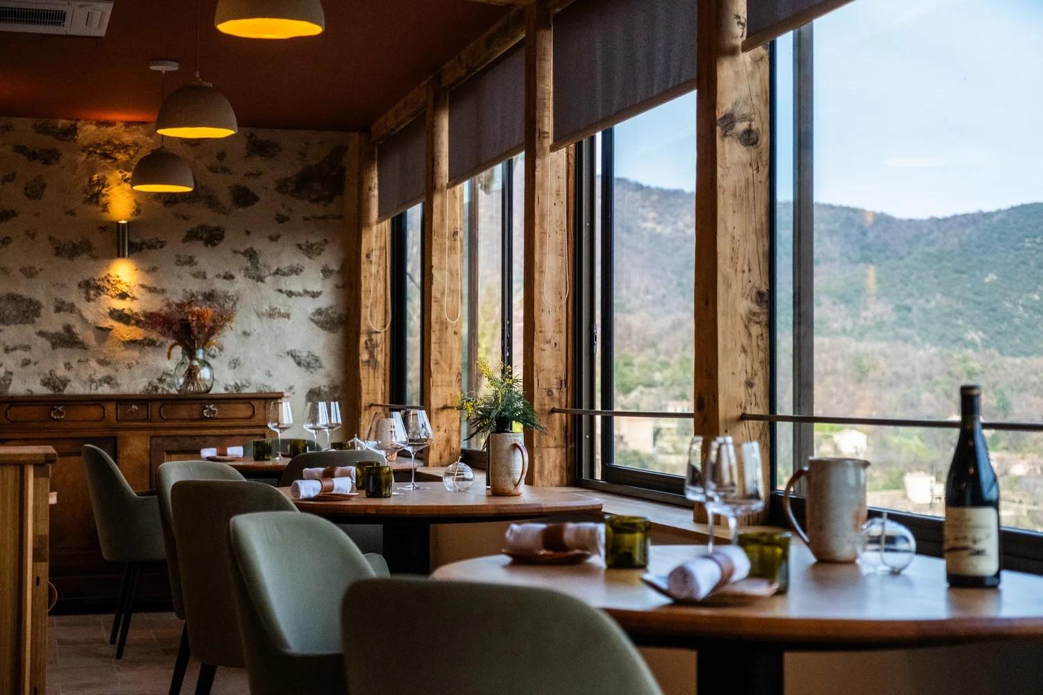 La salle du restaurant Les Terrasses de la Borie © DR