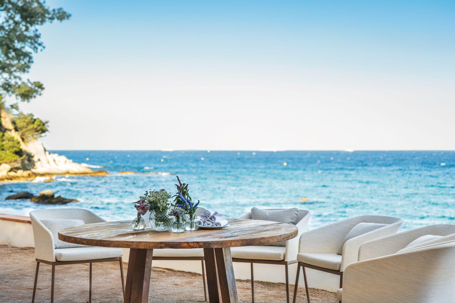 Déjeuner sur la plage de Santa Cristina au restaurant SantaMar © Hôtel SantaMar