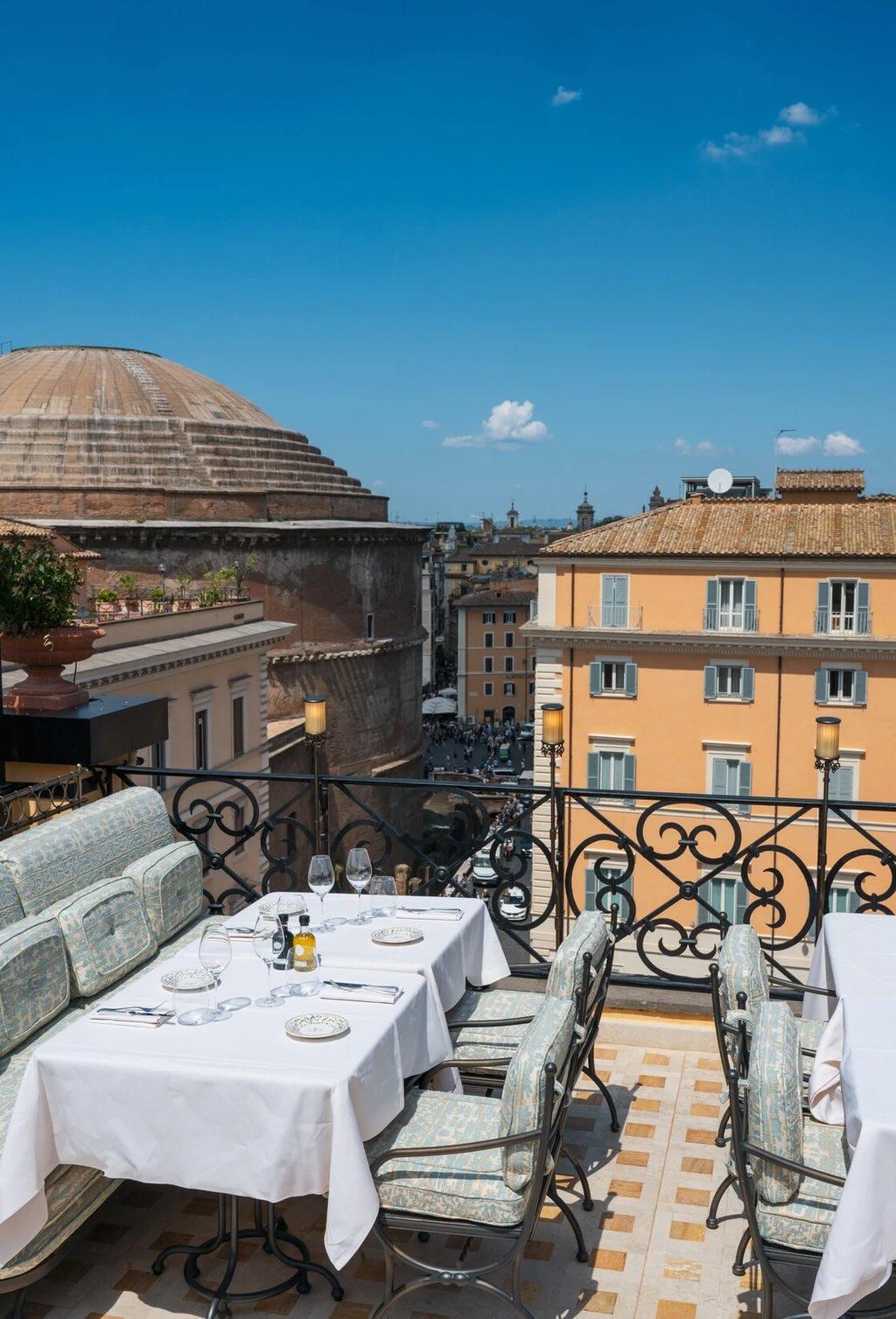 Le rooftop avec vue sur la ville de Rome © La Minerva 