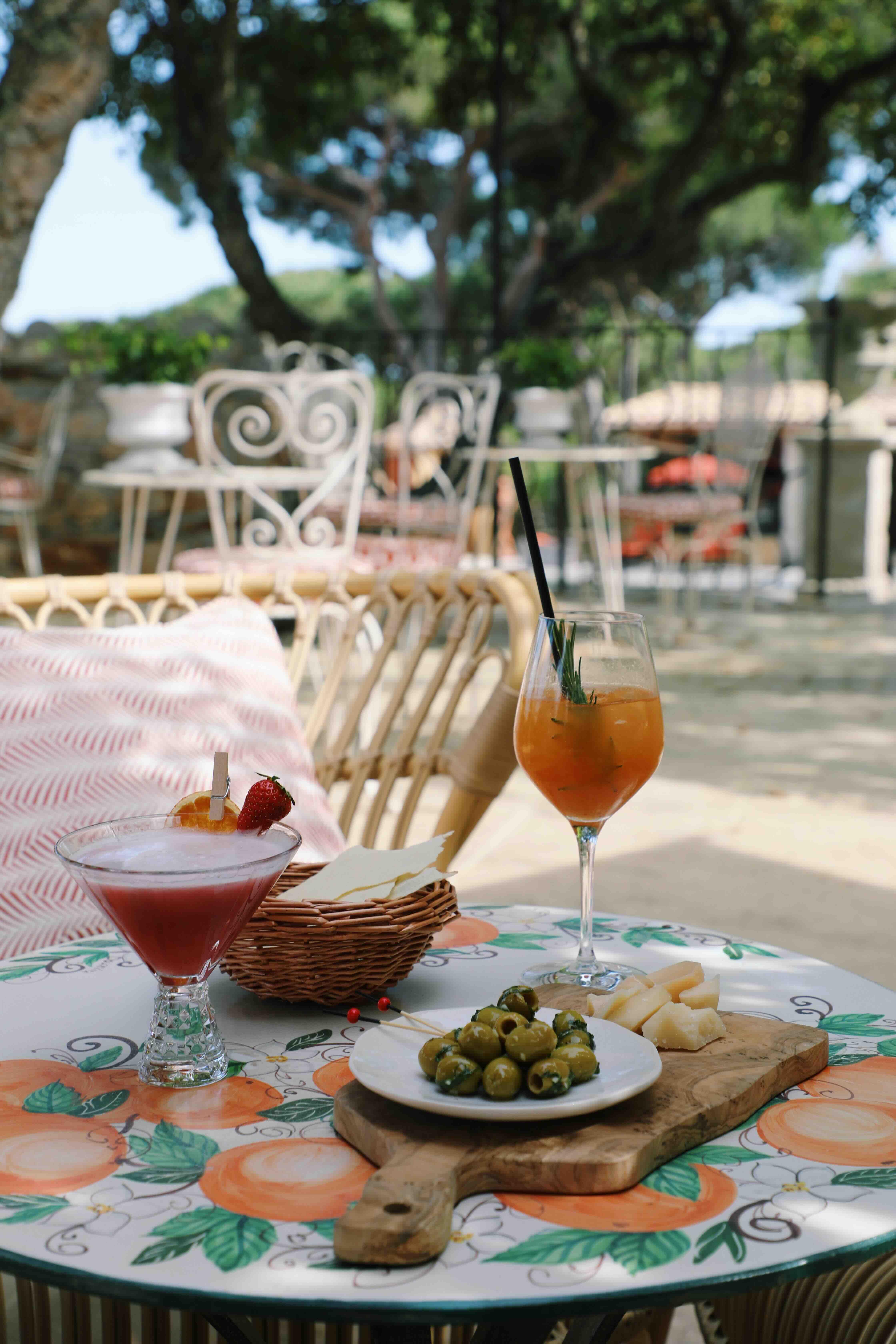 Déjeuner au restaurant Dolce Vita à Saint-Tropez © Hortense Sadou