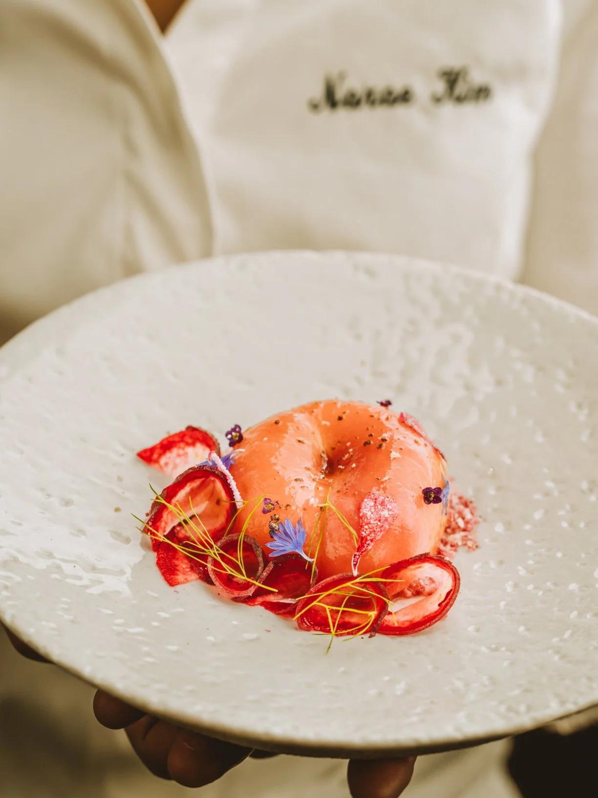Plat gastronomique raffinée servie au restaurant Pur’ Paris © Park Hyatt Paris-Vendôme