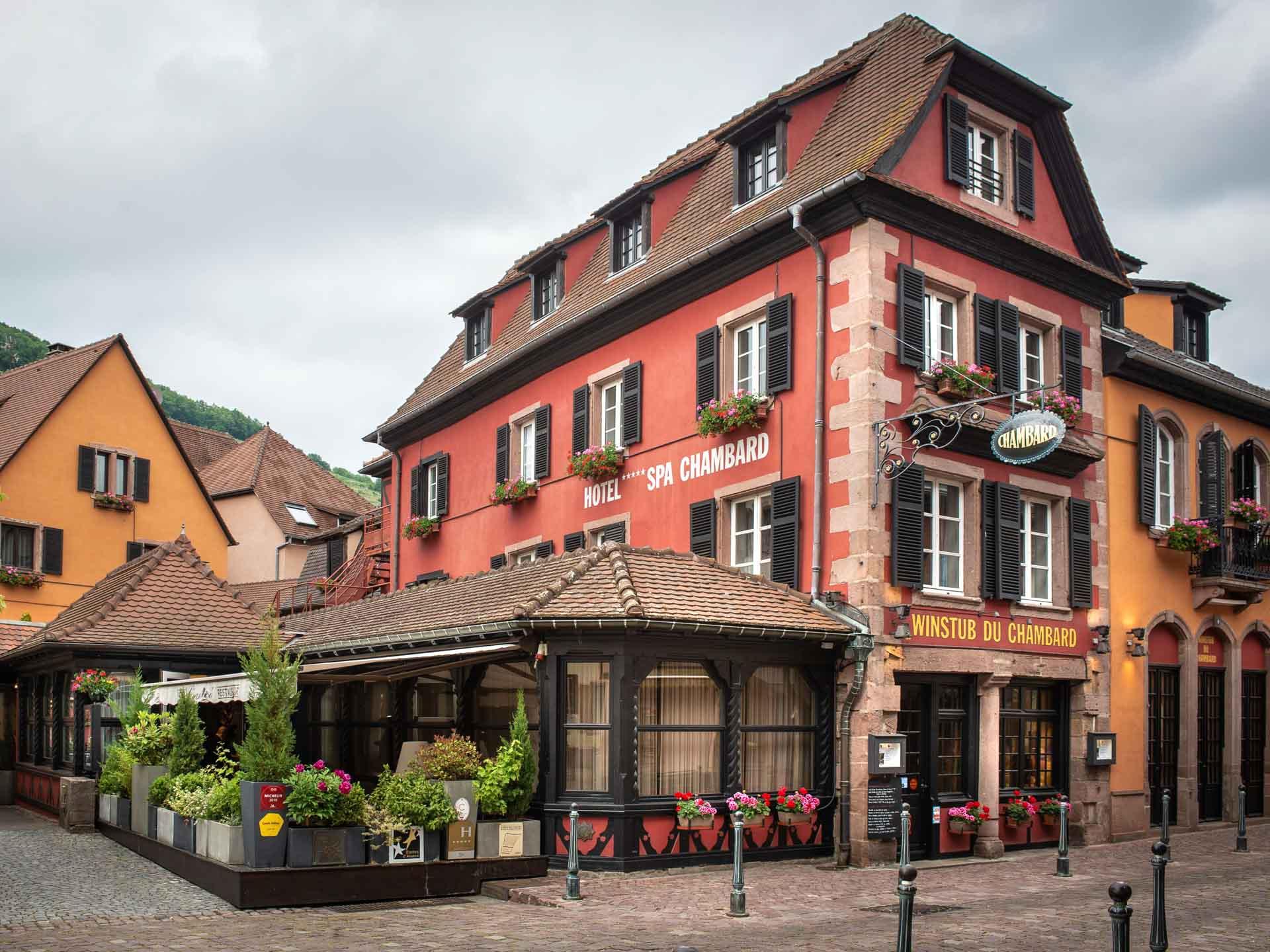 La façade pittoresque du Chambard © Kris Jacobs