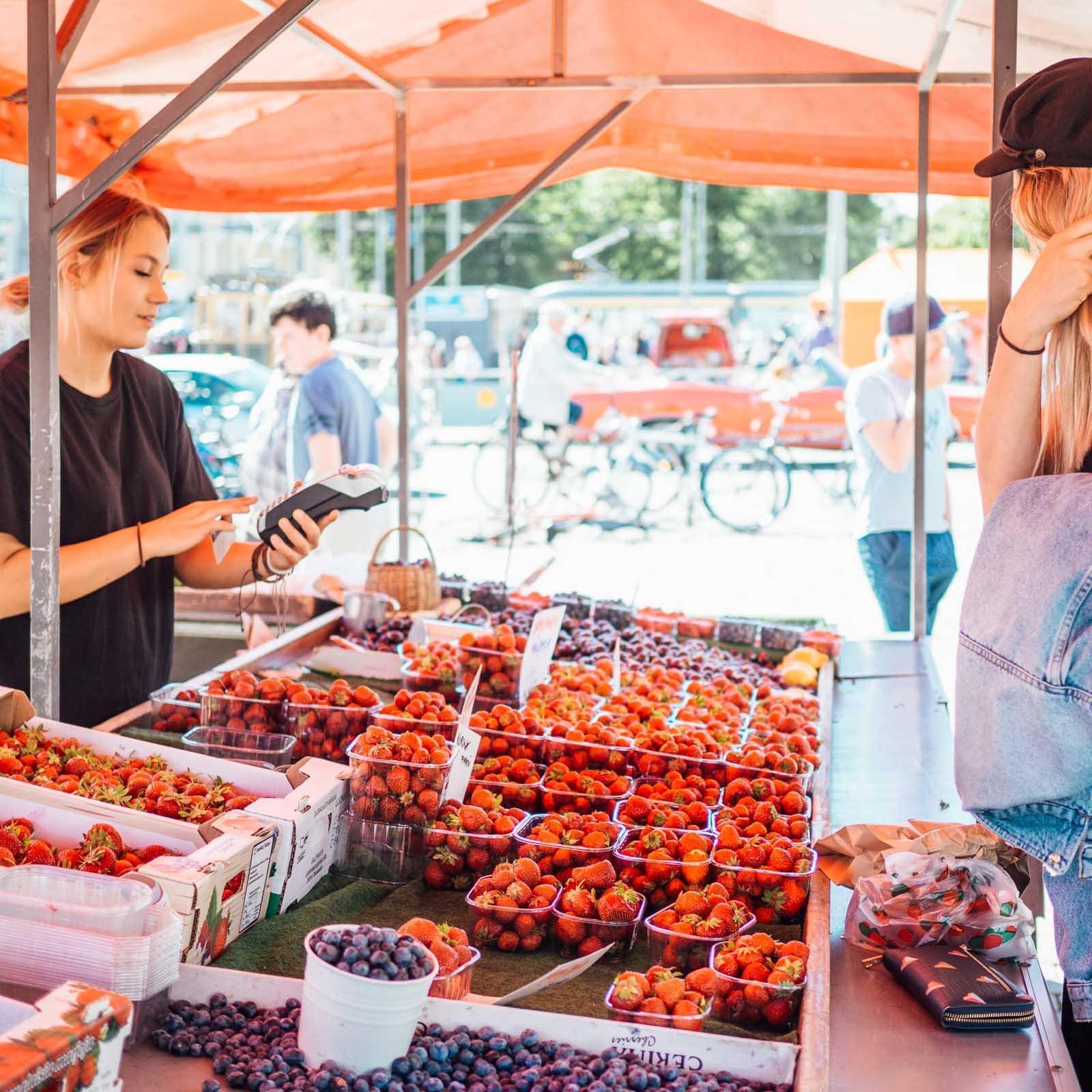 Le marché sur la place Kauppatori © Julia Kivela