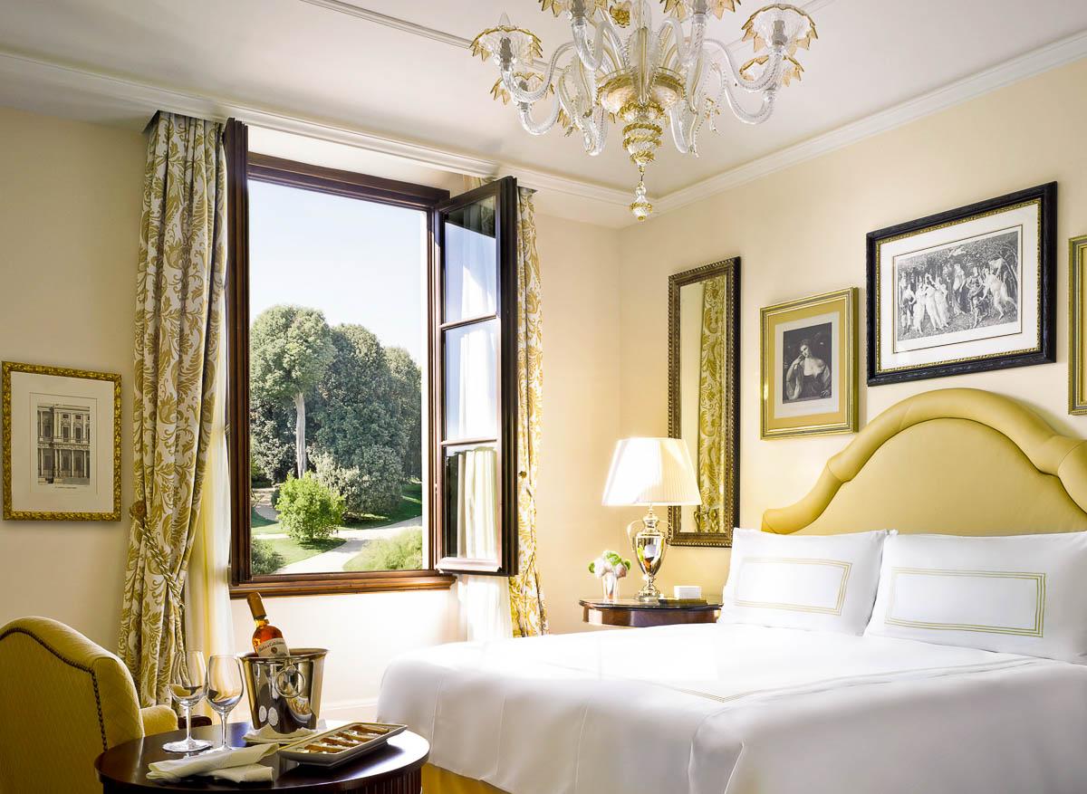 Four Seasons Hotel Firenze | Premier Room © Four Seasons Hotels & Resorts 