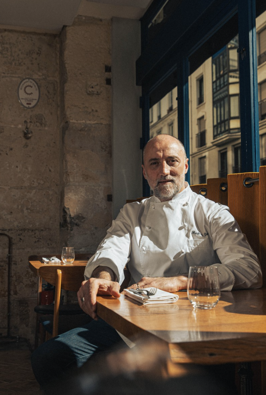 Le chef Frédéric Duca dans son restaurant parisien © Rooster