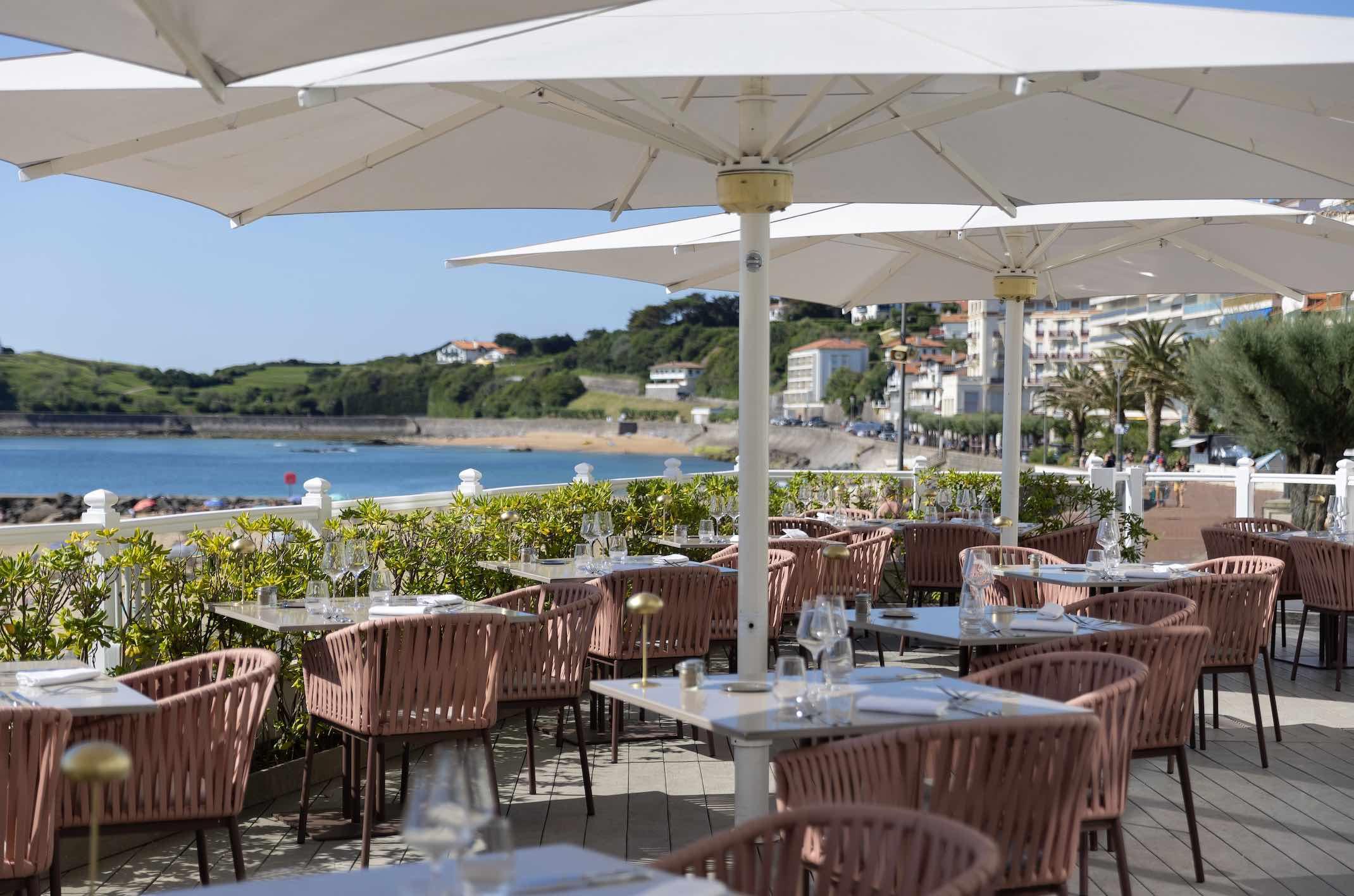 La terrasse extérieure du restaurant © Grand Hôtel Spa & Thalasso