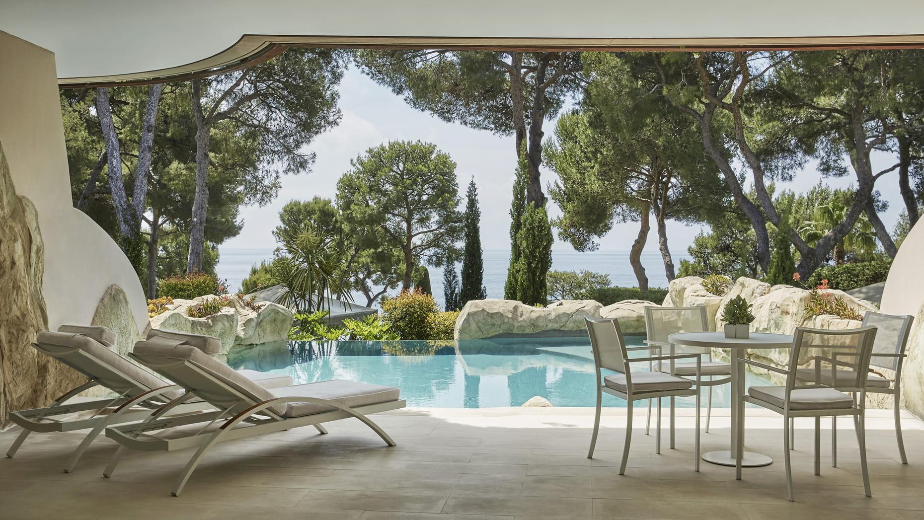 Suite avec piscine et terrasse © Four Seasons Grand Hôtel Cap-Ferrat