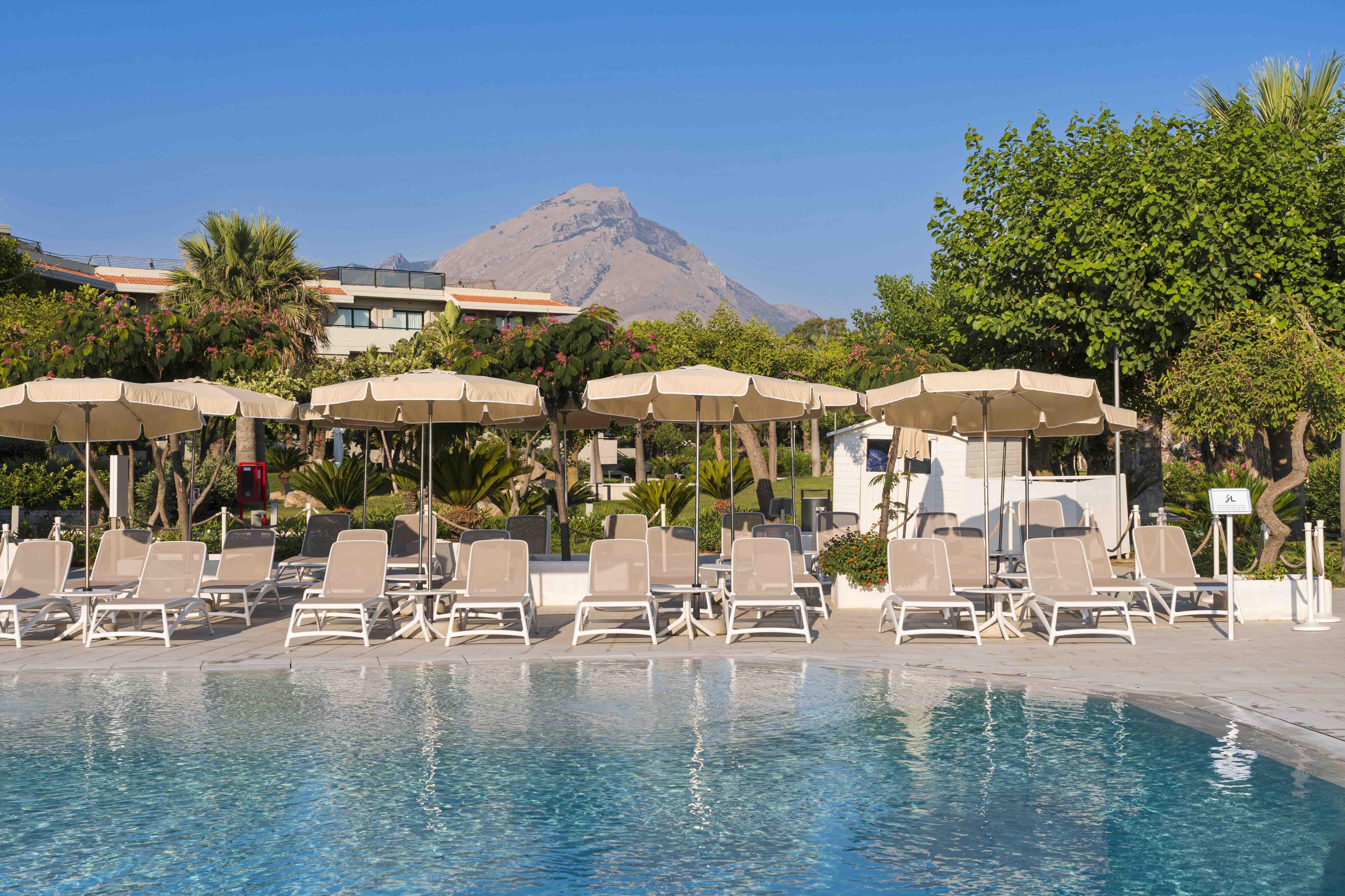 Piscine privée du Grand Palladium Sicilia © DR