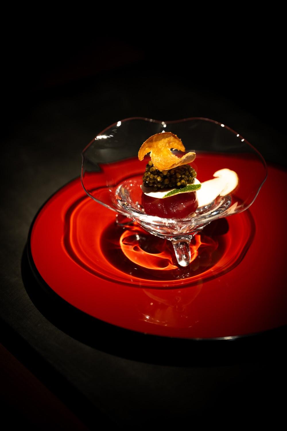 "Fragment d’océan", le plat à base de caviar du restaurant Hakuba © DR