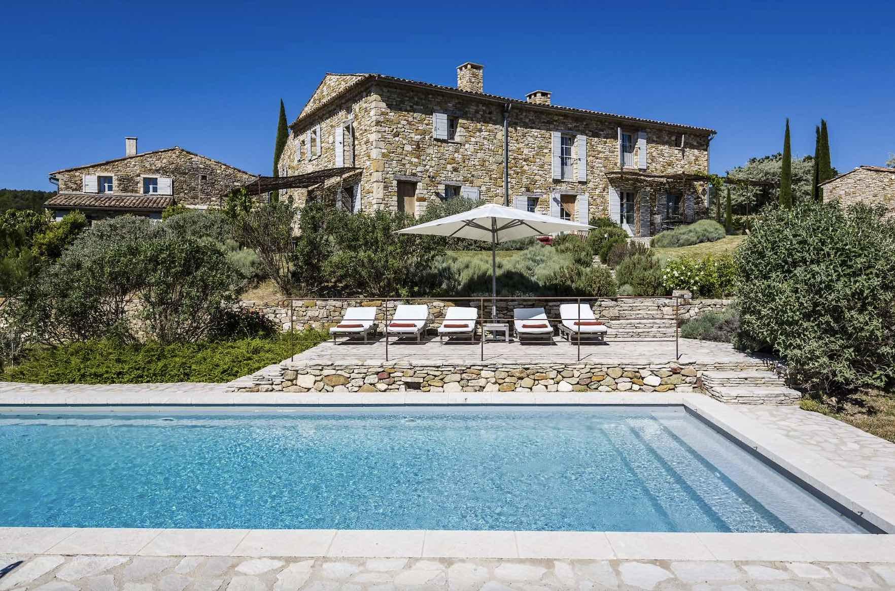 La piscine du hameau de Cournille © Les Hameaux des Davids