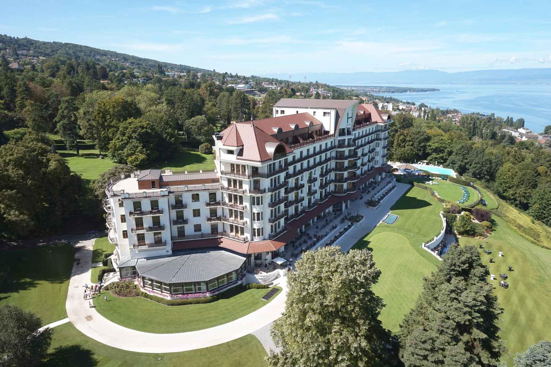 Vue aérienne de l’Hôtel Royal - Evian Resort © DR