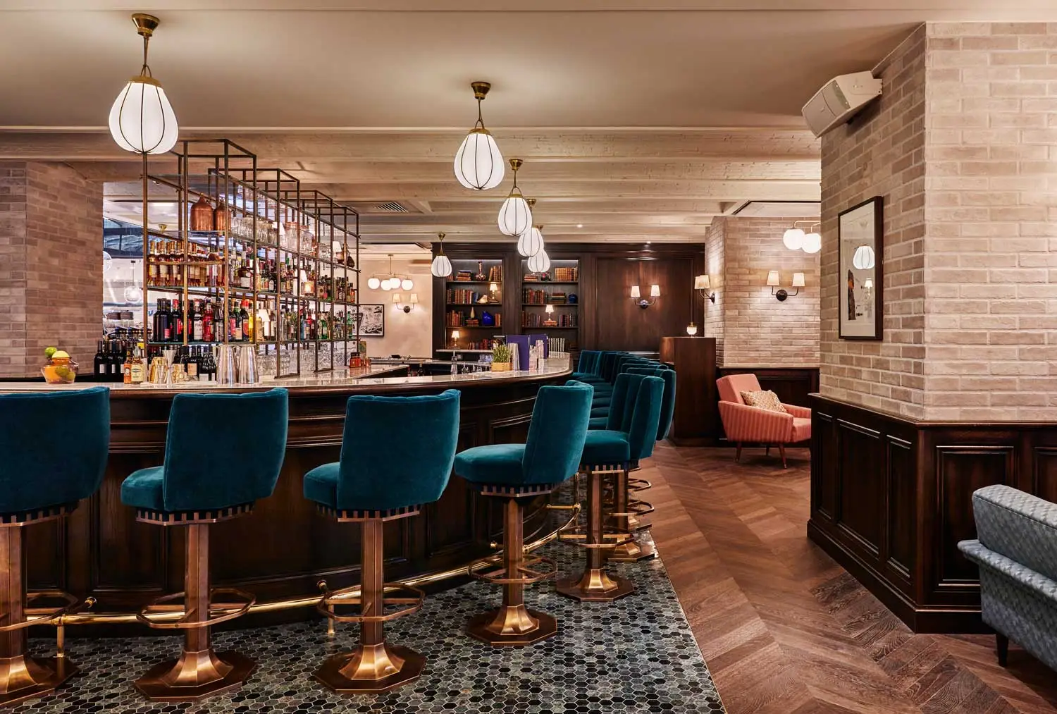 Le bar de l’hôtel à Paris © The Hoxton Paris