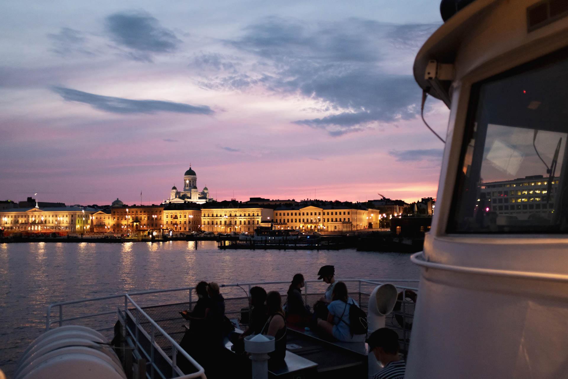 Le dernier ferry revient de Suomenlinna © Mariia Kauppi - Visit Finland