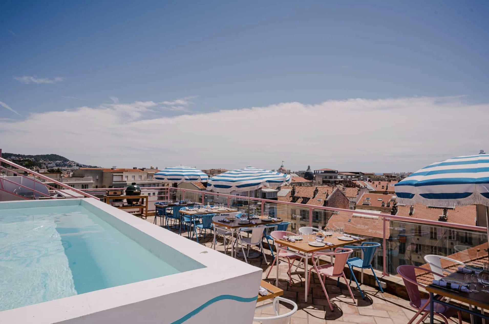 Le rooftop, véritable plus de l’Hôtel Amour Nice sur la Côte d’Azur © DR