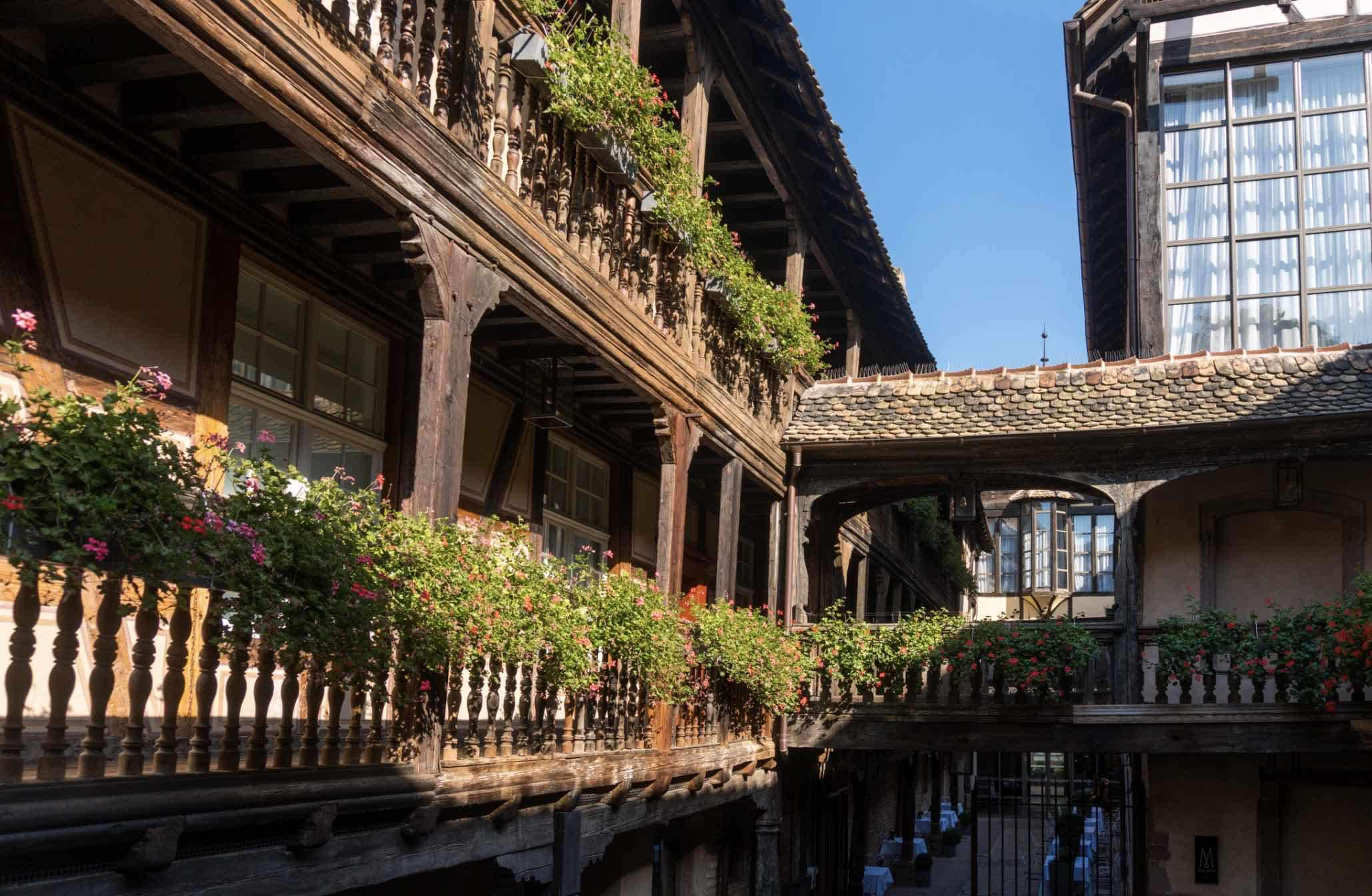 Le bâtiment du XVIe siècle qui abrite l’hôtel La Cour du Corbeau Strasbourg © DR