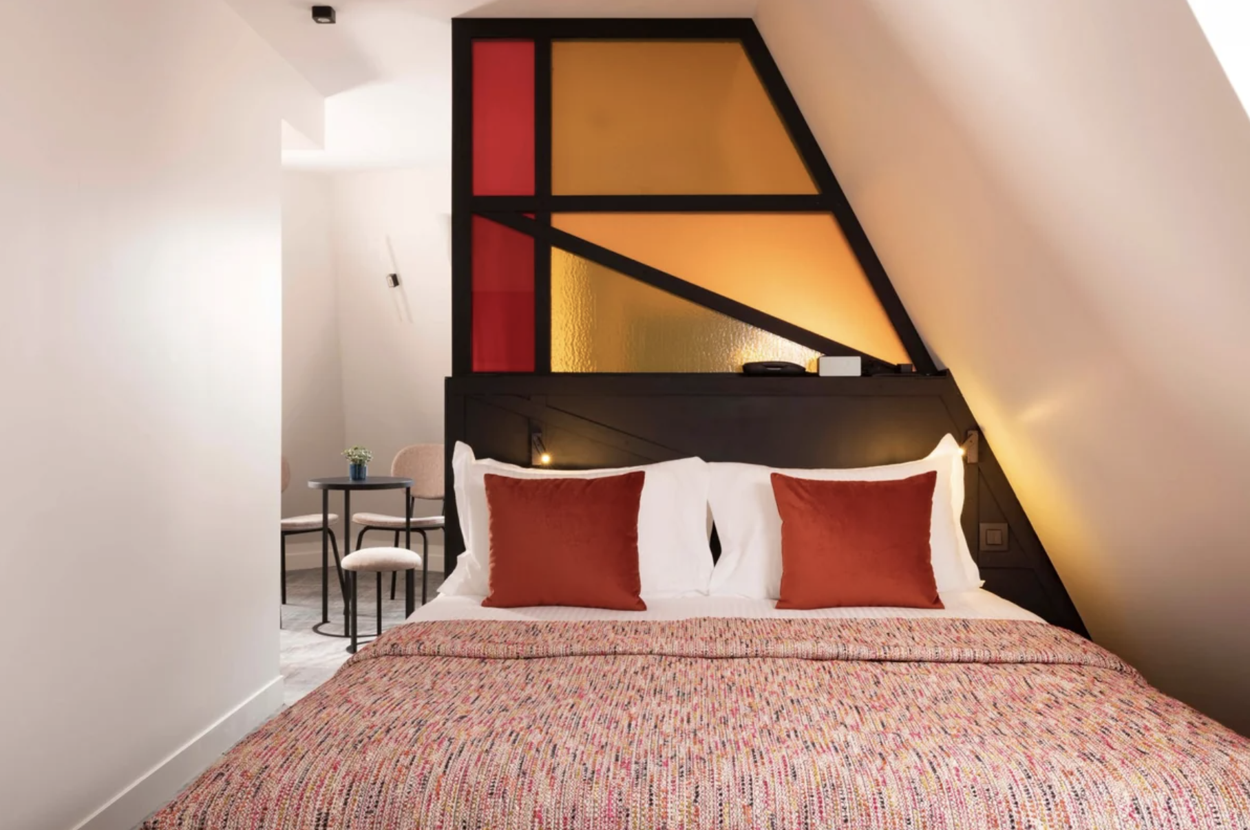 Une des chambres de l’hôtel près de Saint Lazare © Hôtel Le 12