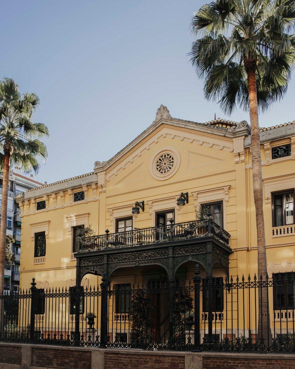 La devanture d’un des plus beaux hôtels de luxe à Grenade © Palacio de los Patos
