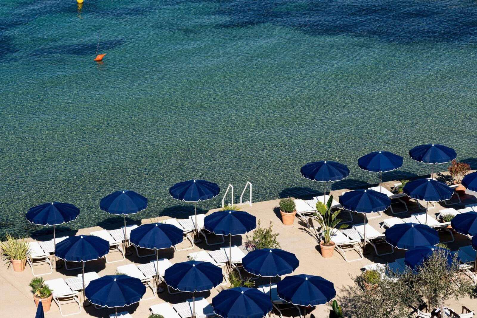 La plage de l’hôtel au Cap d’Antibes © Hôtel Belles Rives