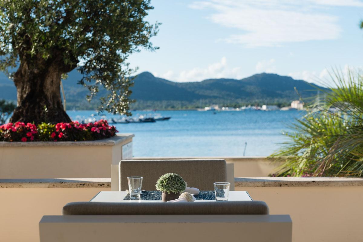 Hôtel Don Cesar Porto-Vecchio | Petit-déjeuner avec vue © DR