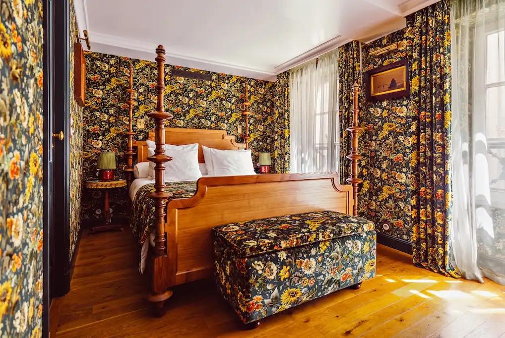 Une chambre au style ancien © © L’Eldorado