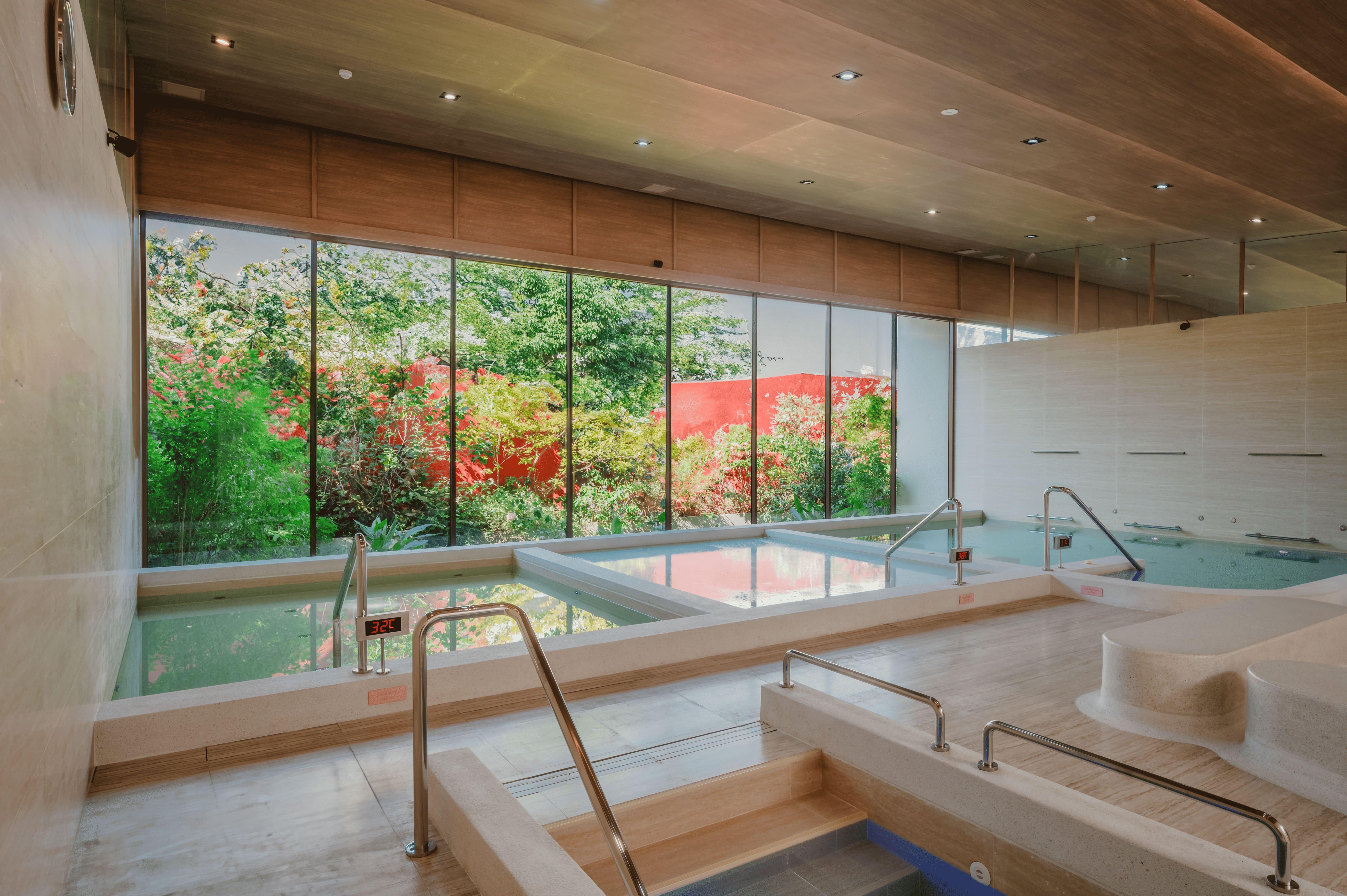 La zone d’hydrotherapy de l’hôtel à Bangkok © RXV