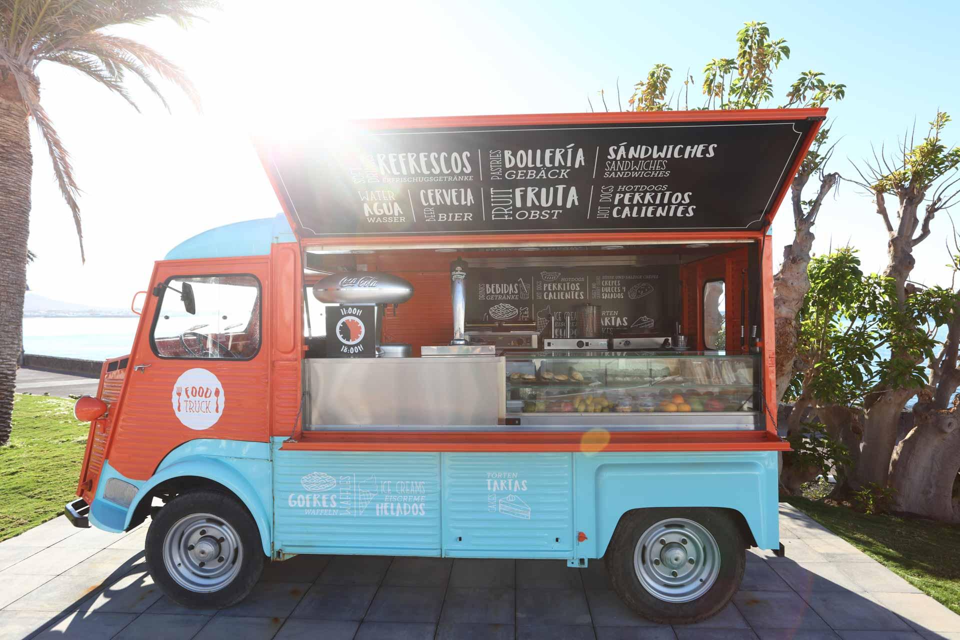 Un food truck garé à l’hôtel © Iberostar