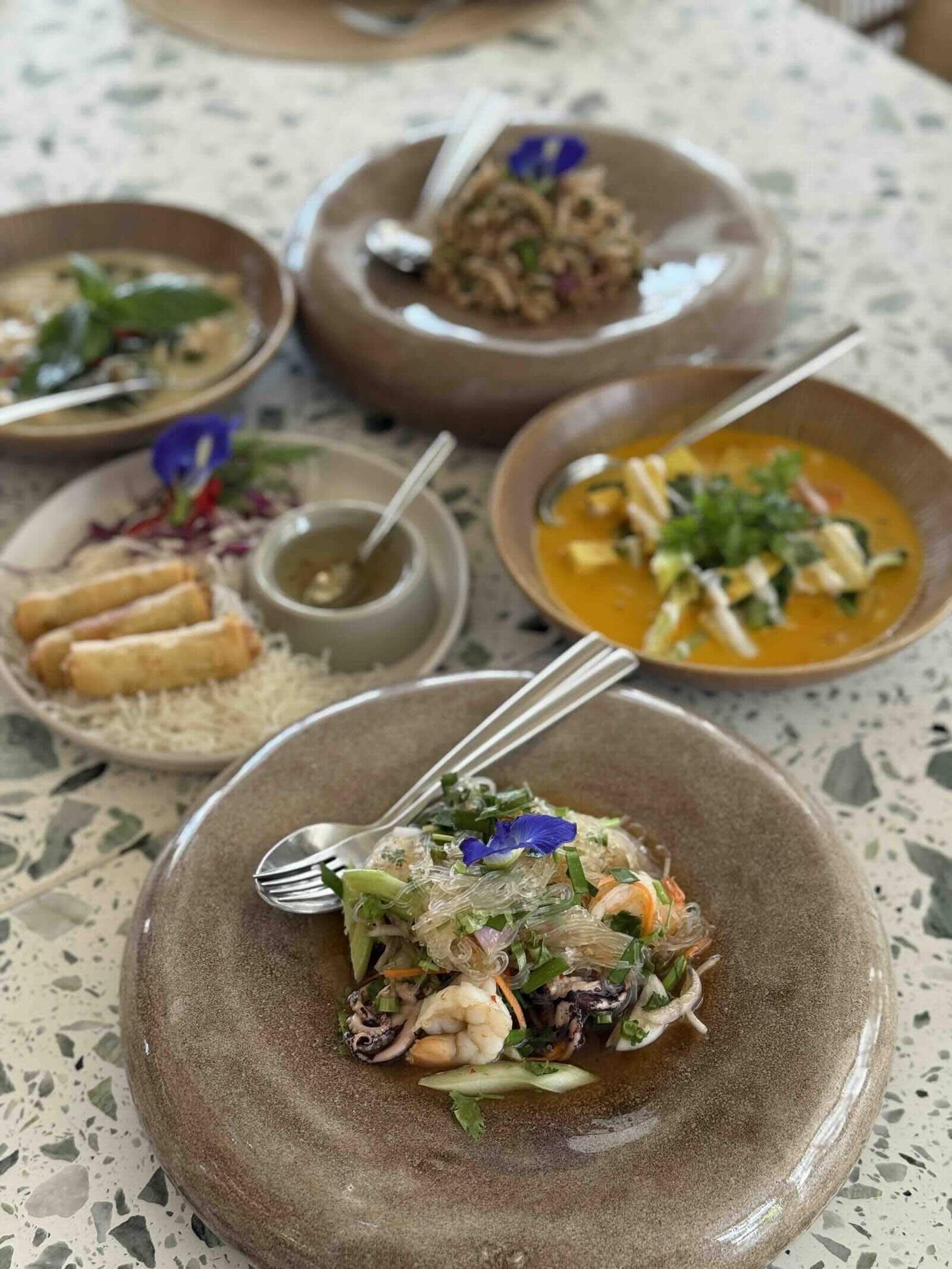 Manger au restaurant thaïlandais, Suan Bua © Centara Mirage Lagoon