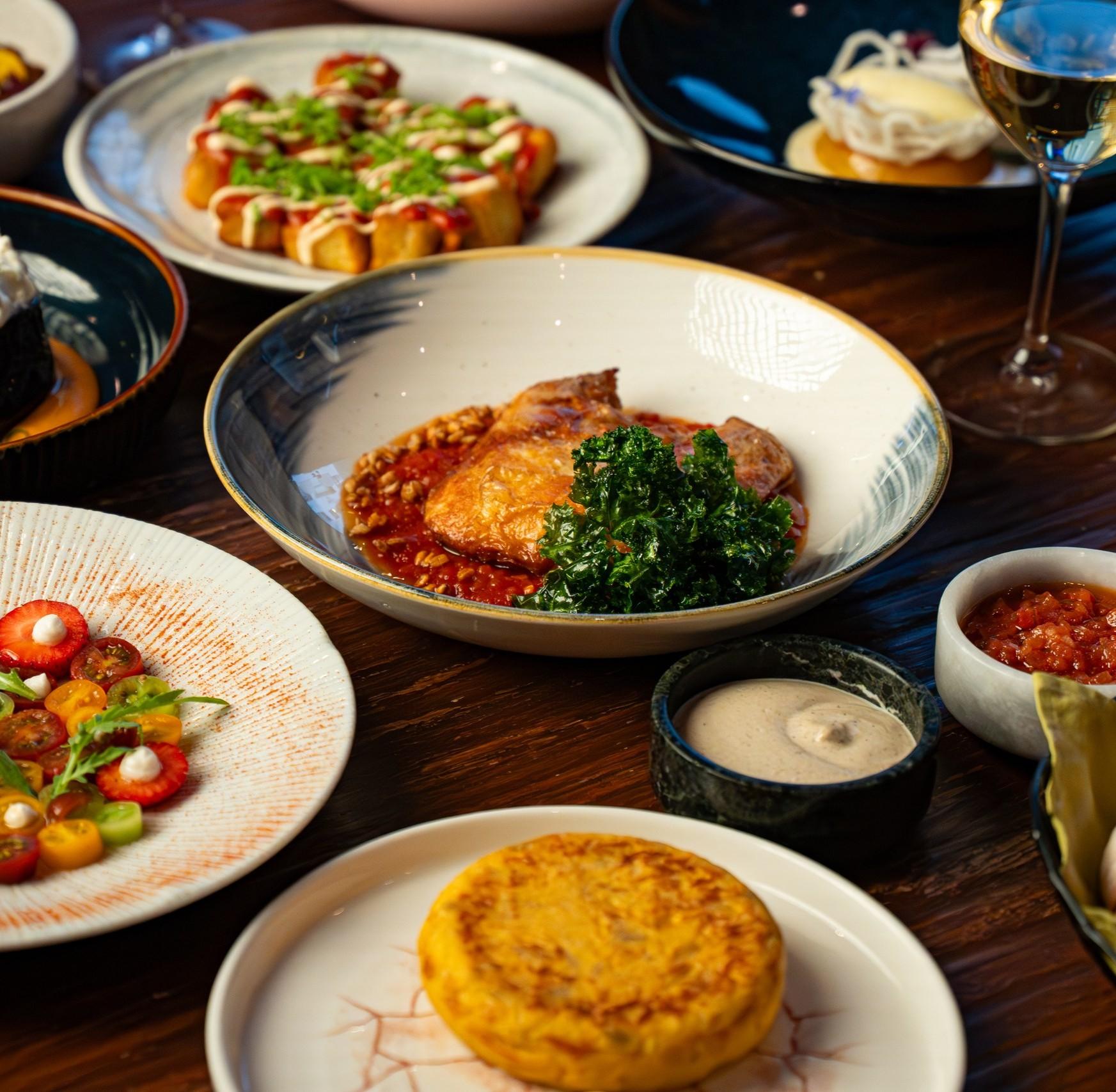 Le restaurant propose une gastronomie espagnole 