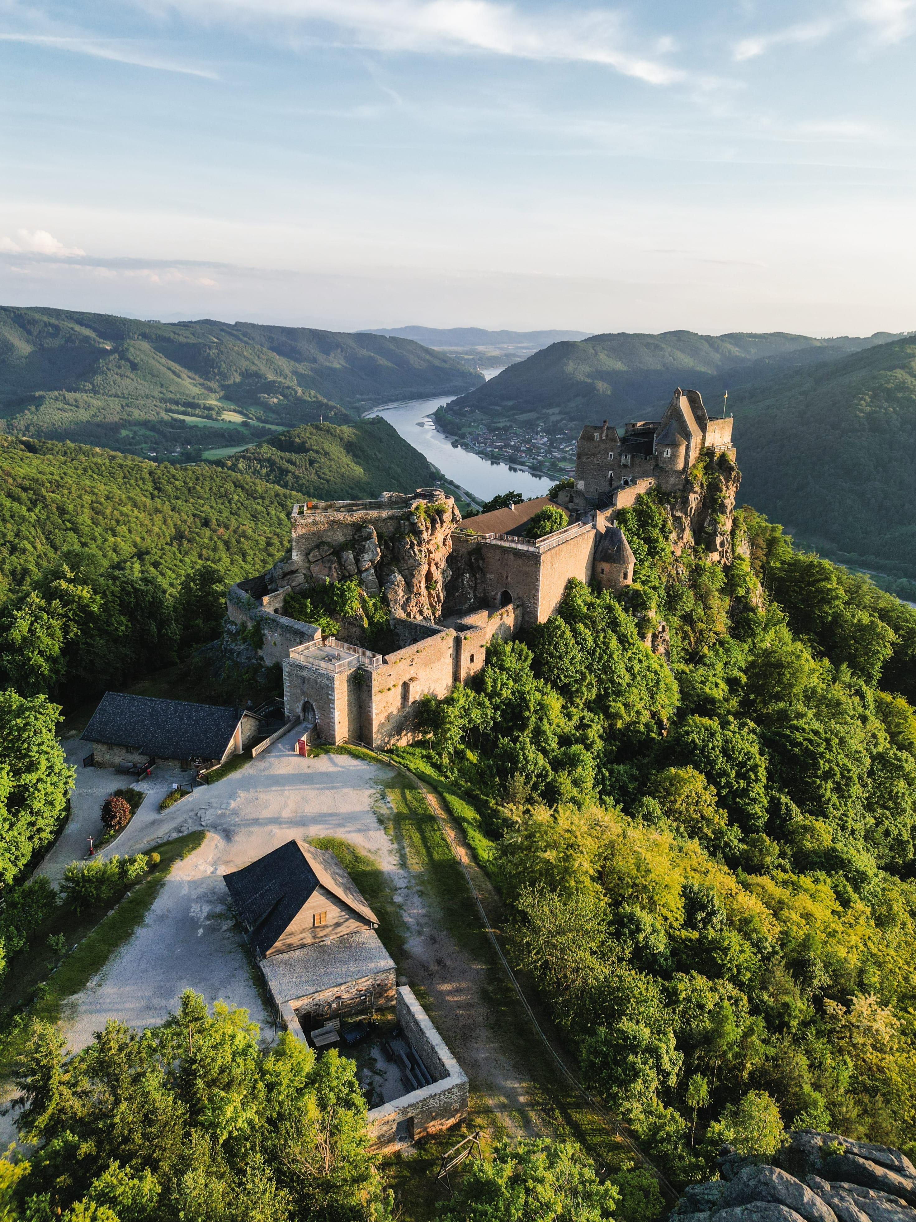 Visiter les ruines du château pour observer la vue © JE Donau
