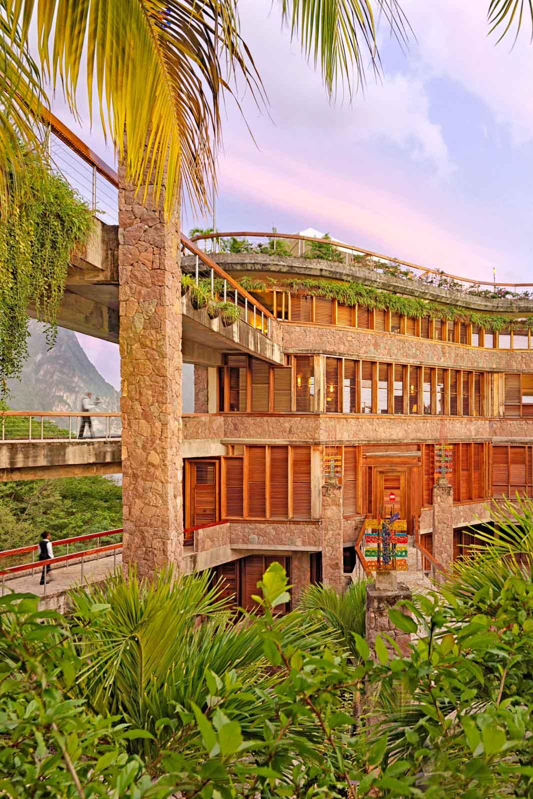 © Jade Mountain 