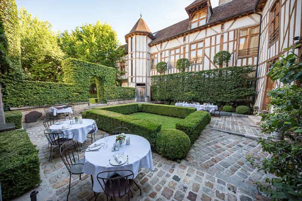 Le jardin de la La Maison de Rhodes, dans le centre de Troyes © Maison de Rhodes