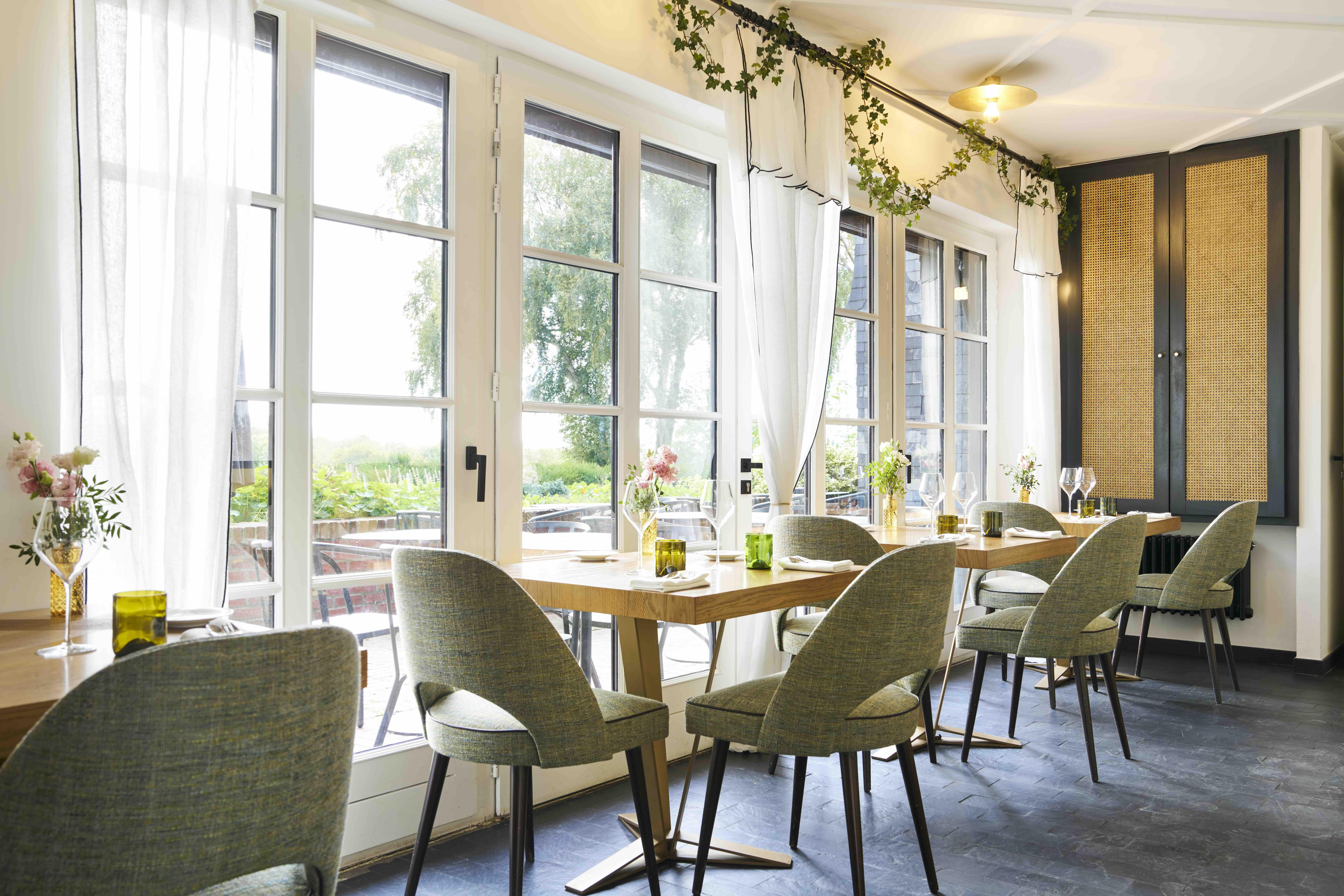 Déjeuner au restaurant de l’hôtel en Normandie © Les Jardins de Coppélia