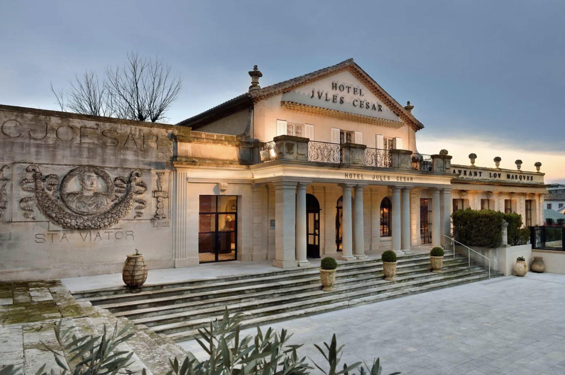 La devanture de l’hôtel Jules César à Arles © Hôtel & Spa Jules César