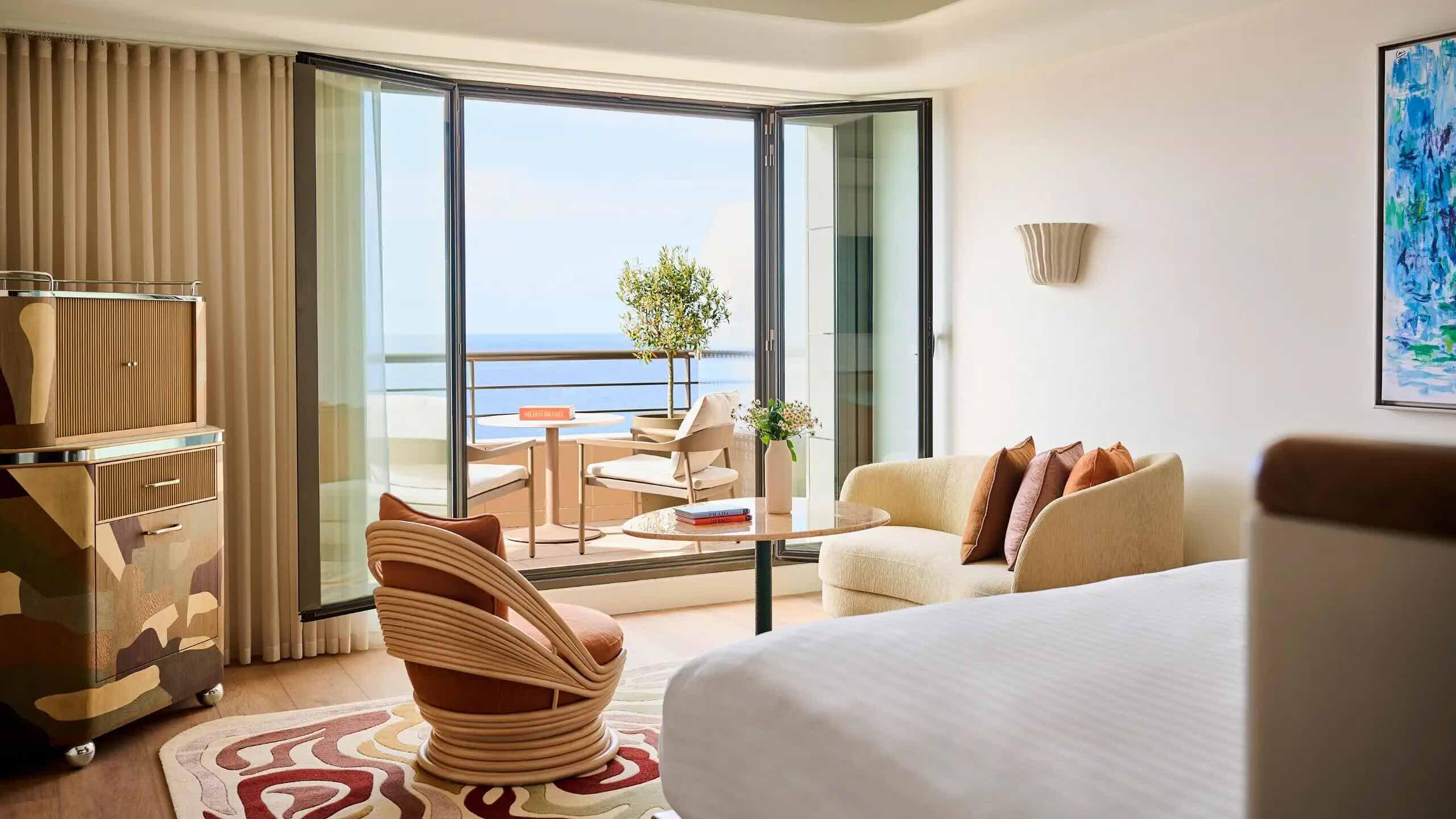Une suite avec vue dans l’hôtel art déco Palais de la Méditerranée © DR