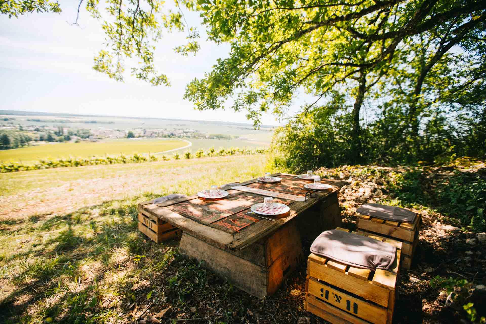 Pique-nique dans les vignes © Clara Ferrand